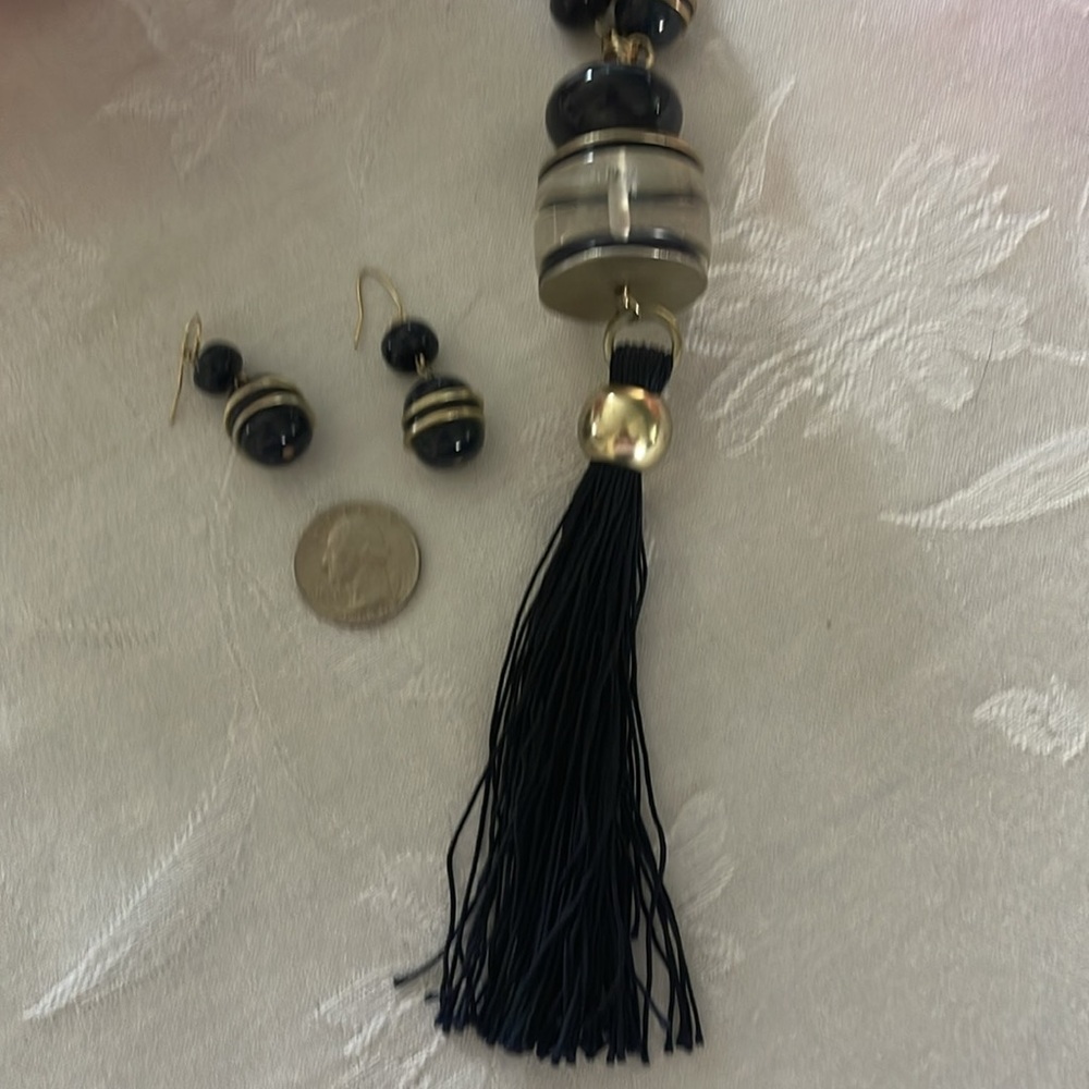 2 pc jewelry set. Pre LOVED. Navy blue & gold-tone: earrings & tassle necklace. - Picture 7 of 9